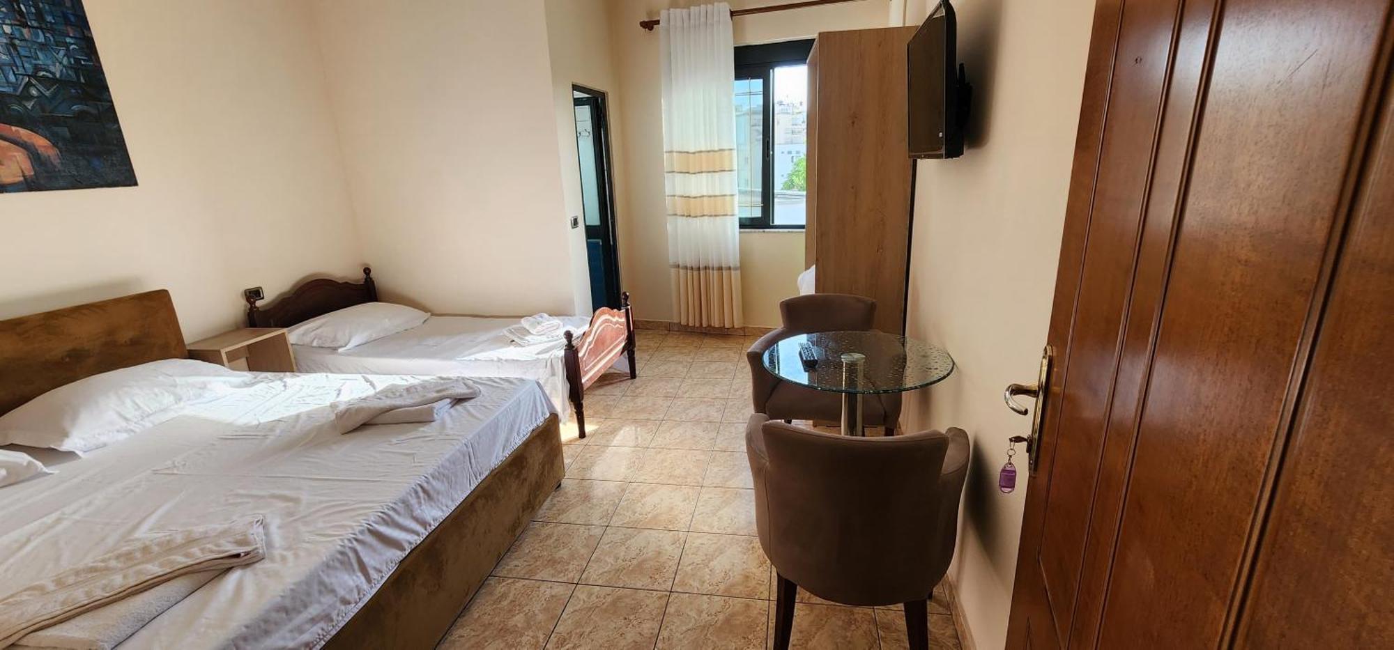 טיראנה Hotel La Villa מראה חיצוני תמונה