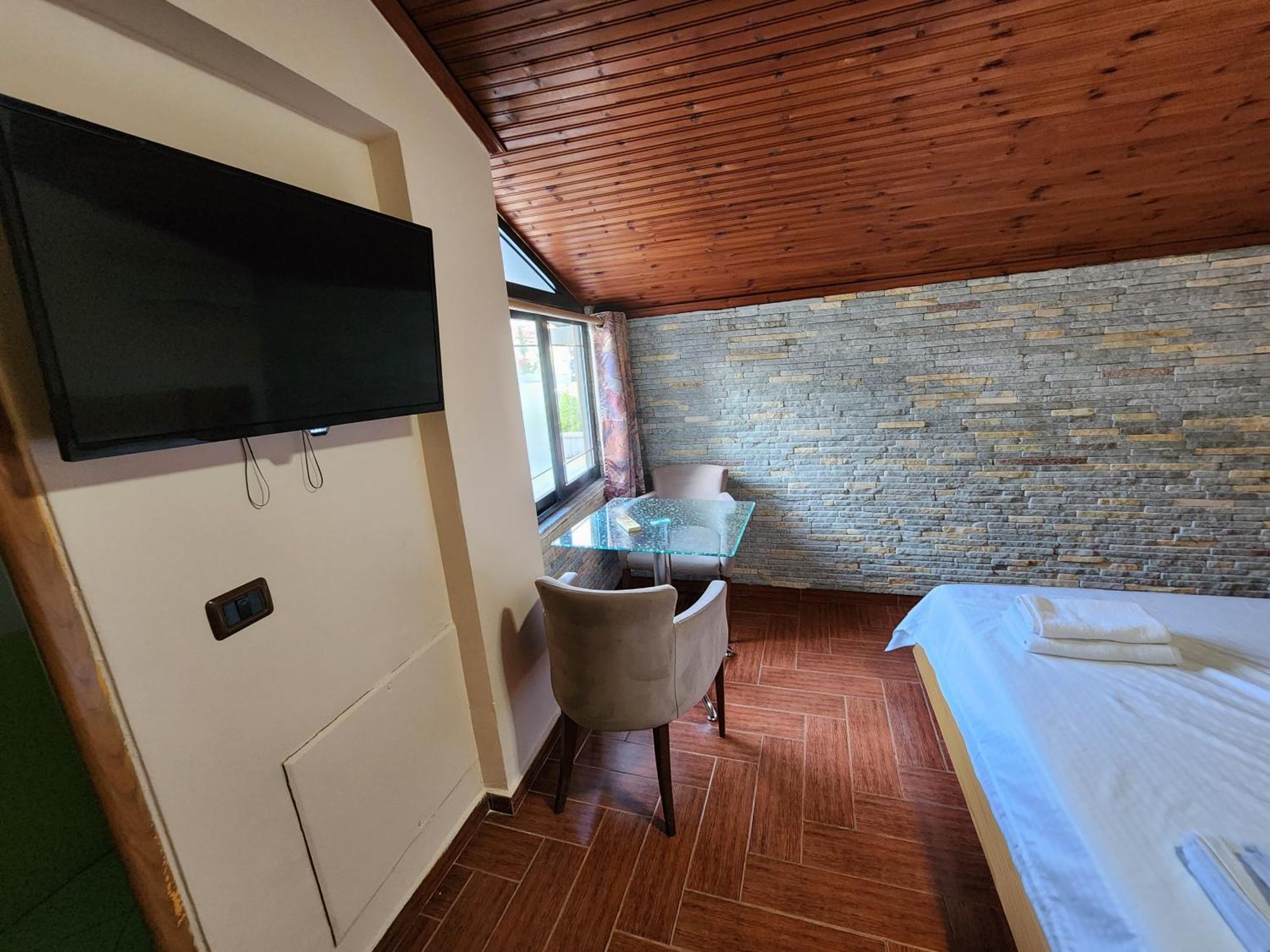 טיראנה Hotel La Villa מראה חיצוני תמונה