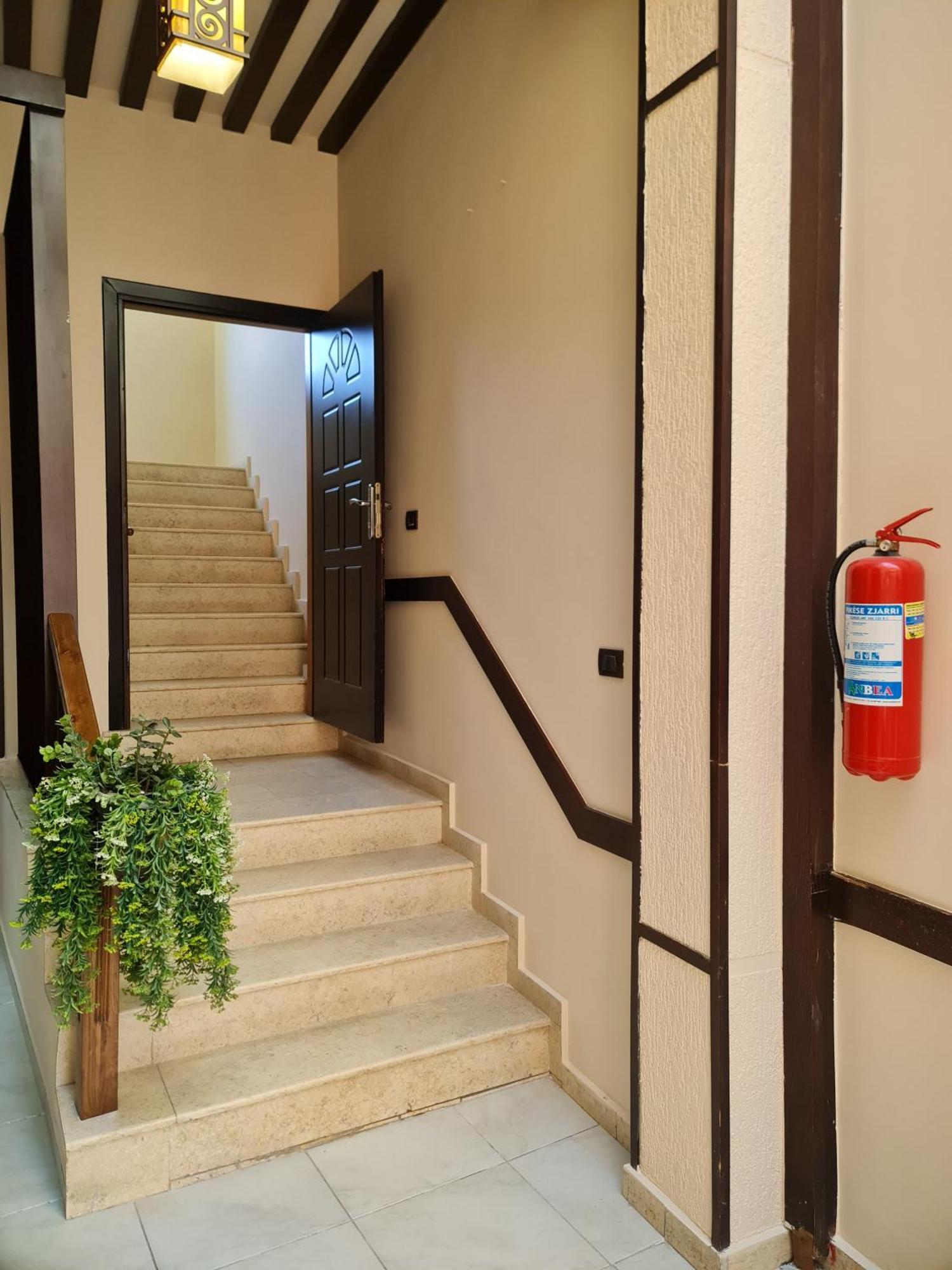 טיראנה Hotel La Villa מראה חיצוני תמונה