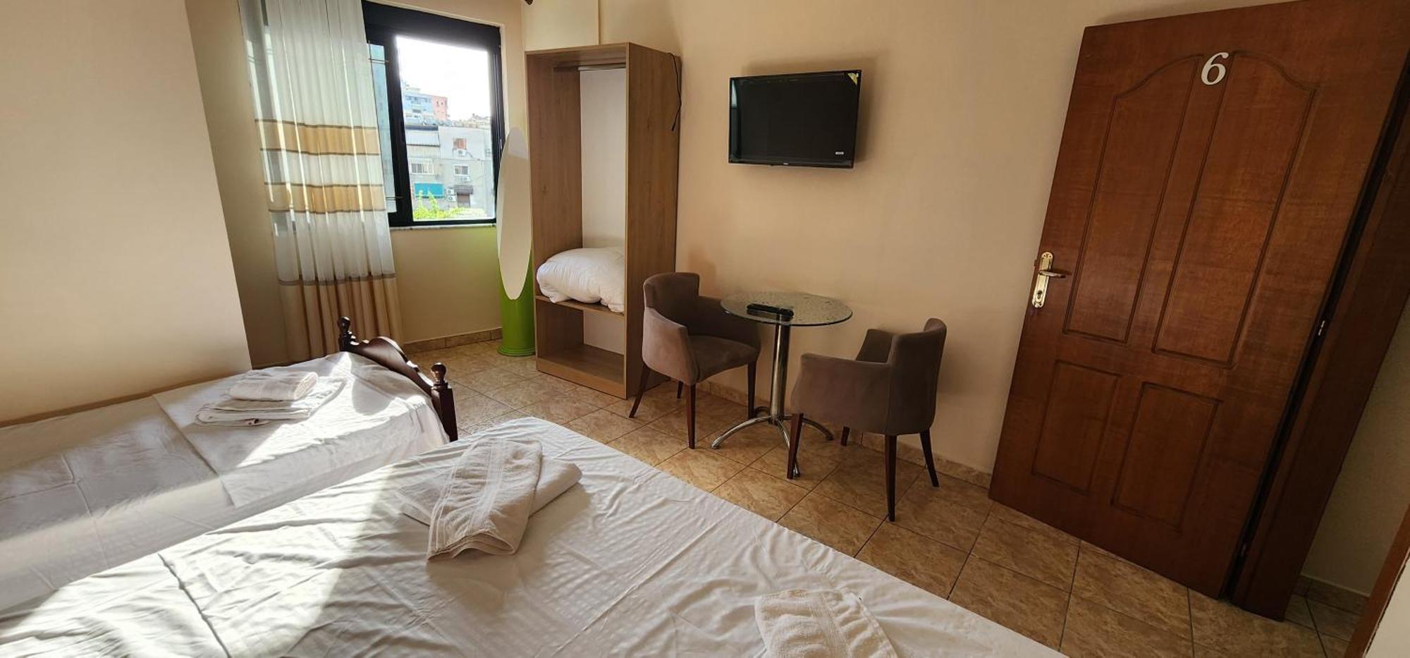 טיראנה Hotel La Villa מראה חיצוני תמונה