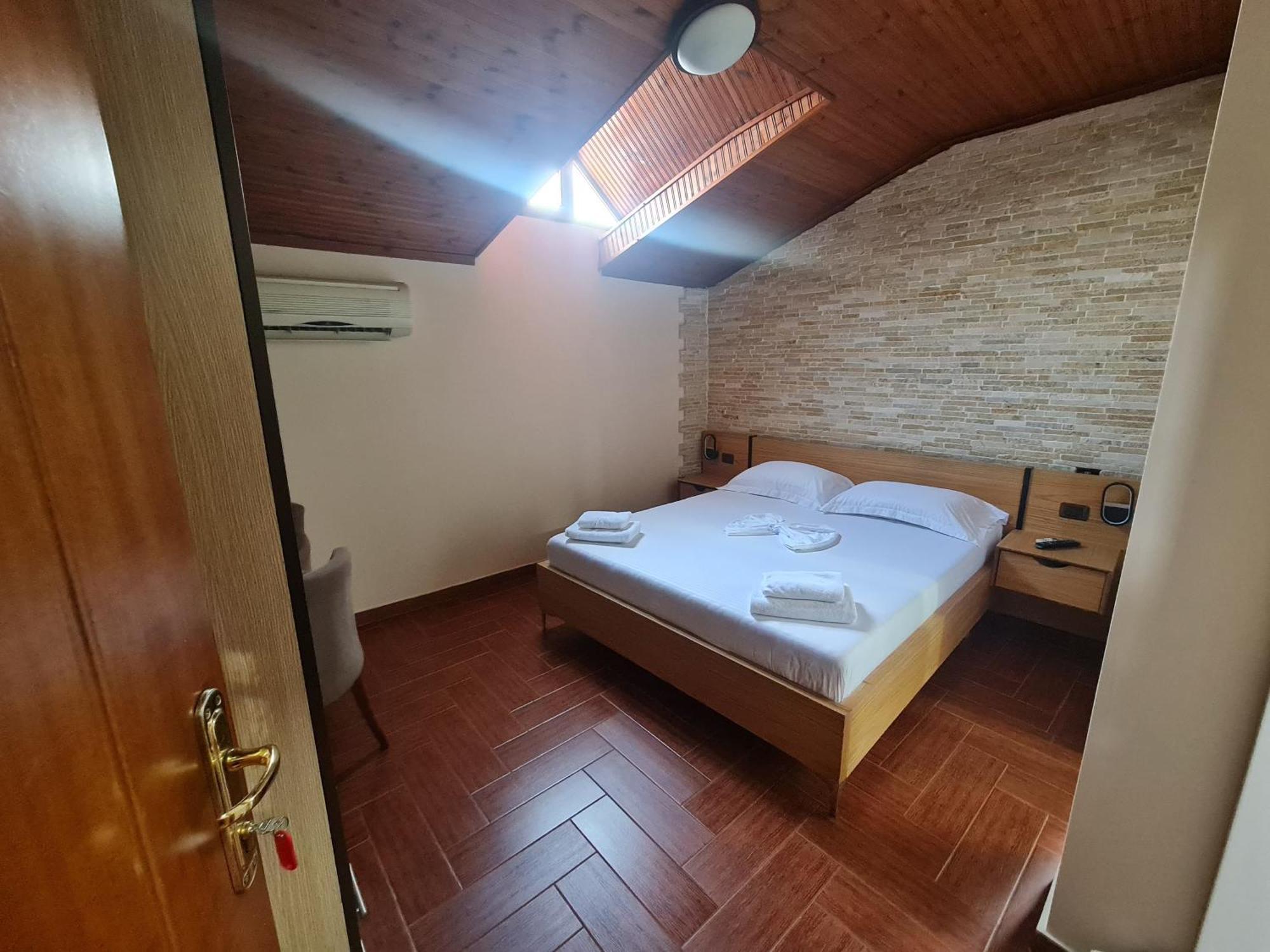 טיראנה Hotel La Villa מראה חיצוני תמונה