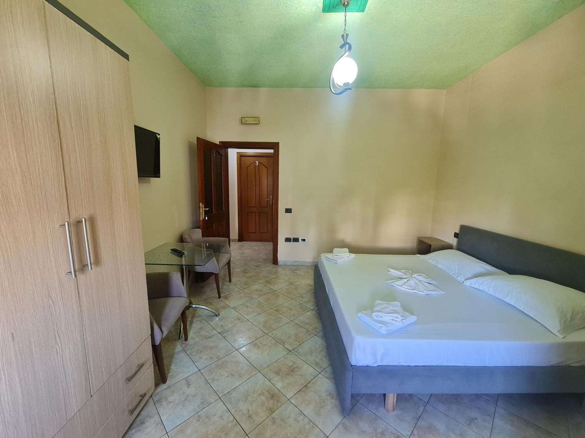 טיראנה Hotel La Villa מראה חיצוני תמונה