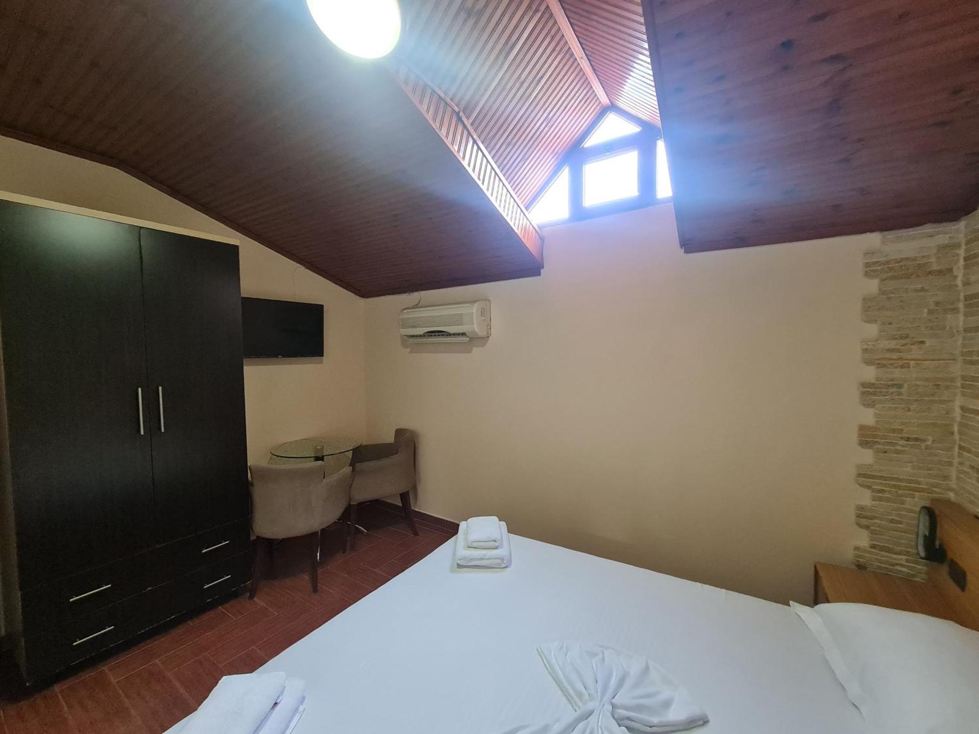 טיראנה Hotel La Villa מראה חיצוני תמונה