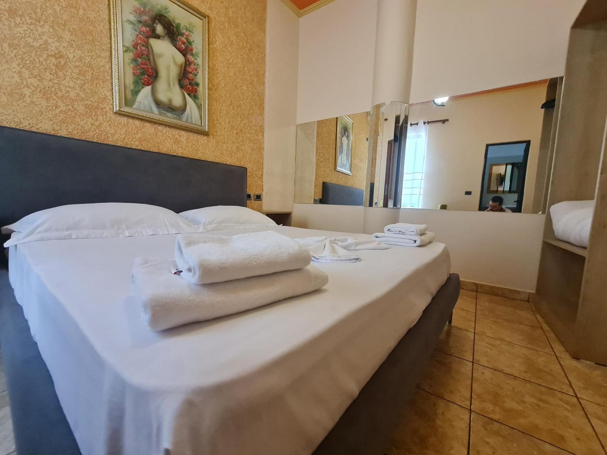 טיראנה Hotel La Villa מראה חיצוני תמונה